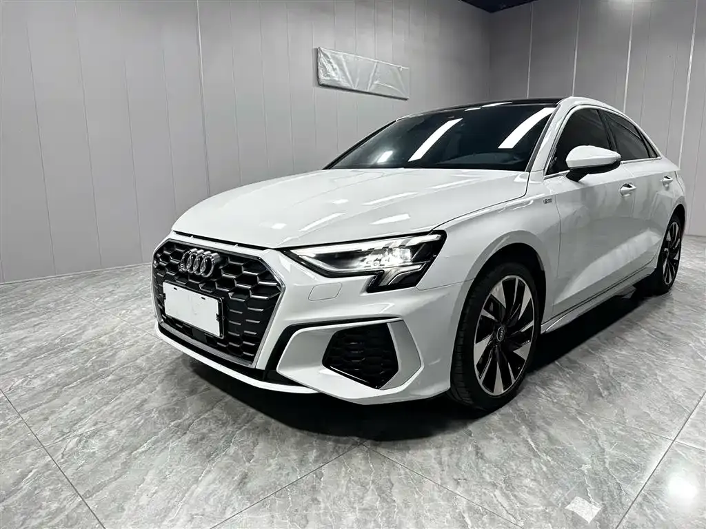 Audi A3 — фото 1