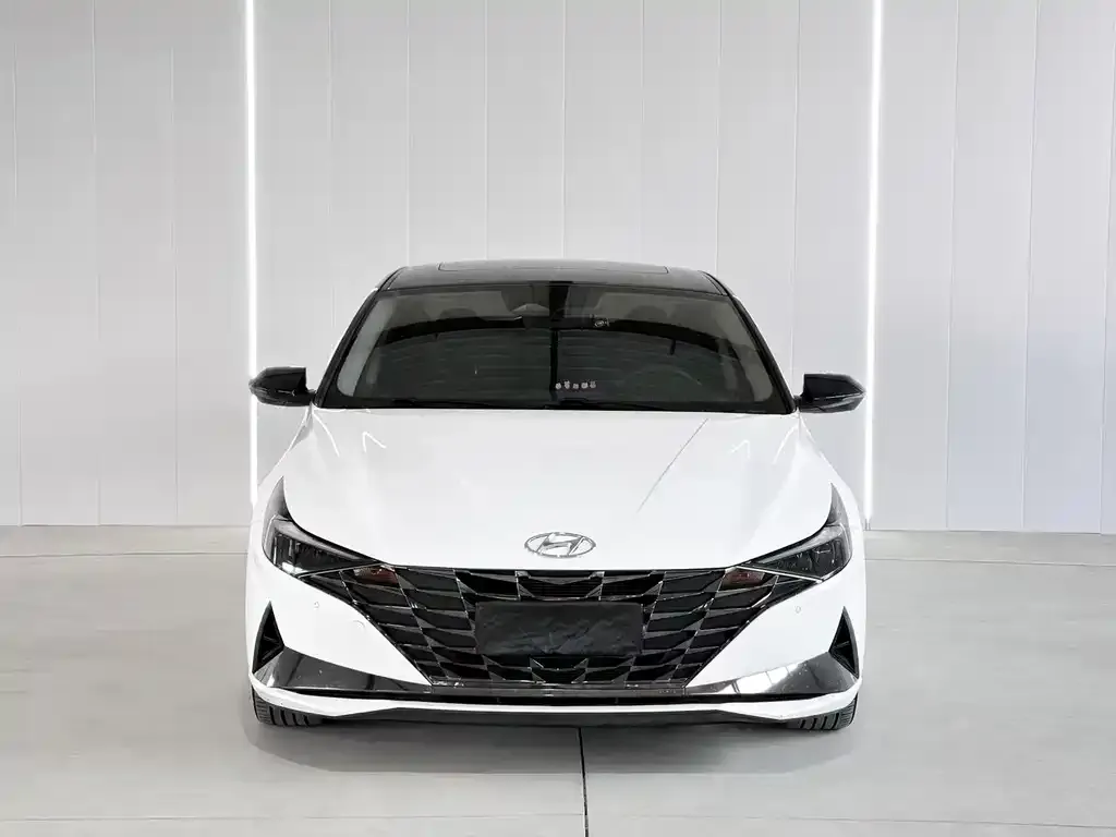 Hyundai Elantra — фото 8