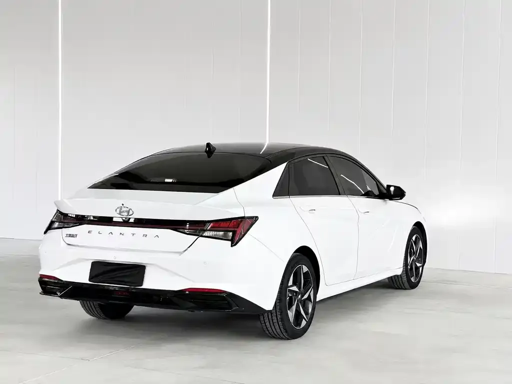 Hyundai Elantra — фото 7