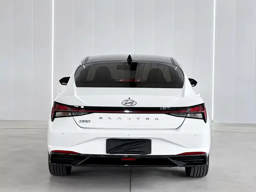 Hyundai Elantra — фото 2