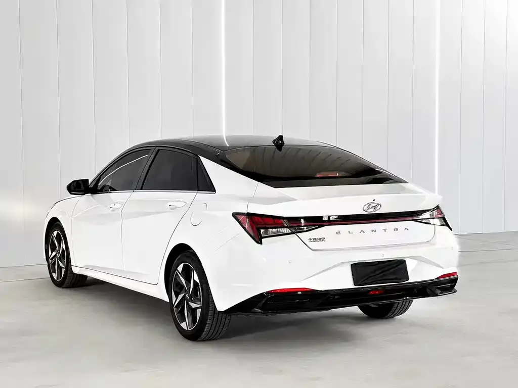 Hyundai Elantra — фото 5