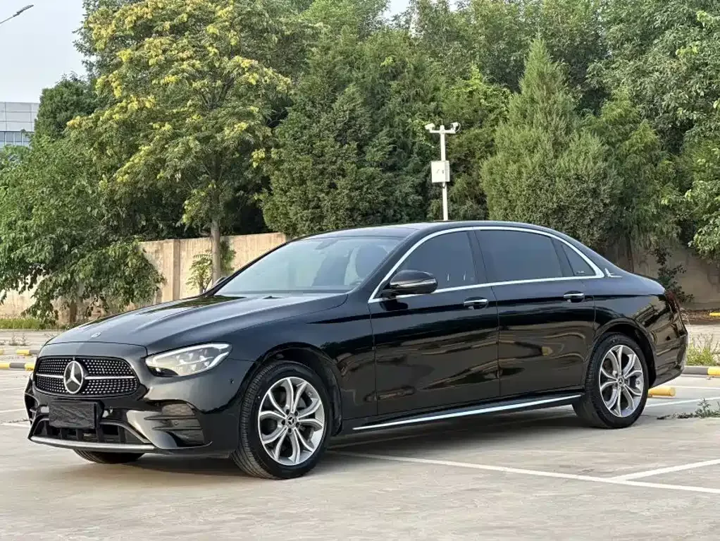 Mercedes-Benz E-Class — фото 1