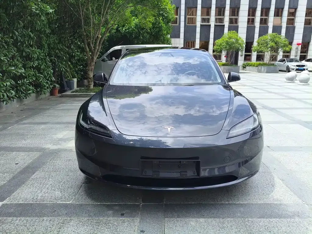 Tesla Model 3 — фото 9
