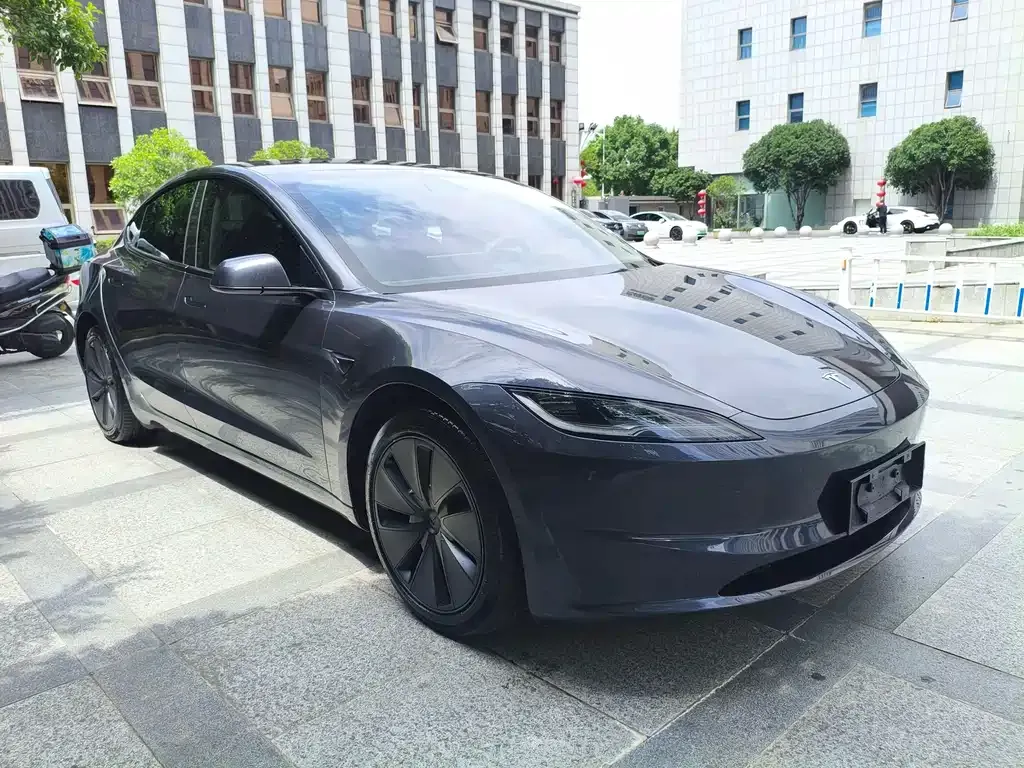 Tesla Model 3 — фото 4