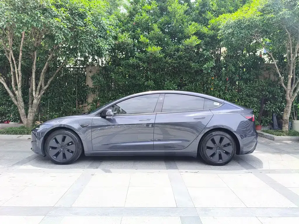 Tesla Model 3 — фото 8