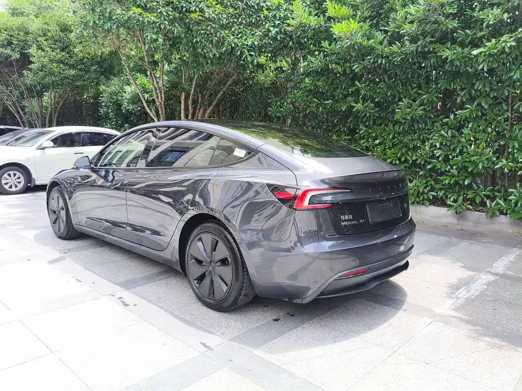 Tesla Model 3 — фото 5