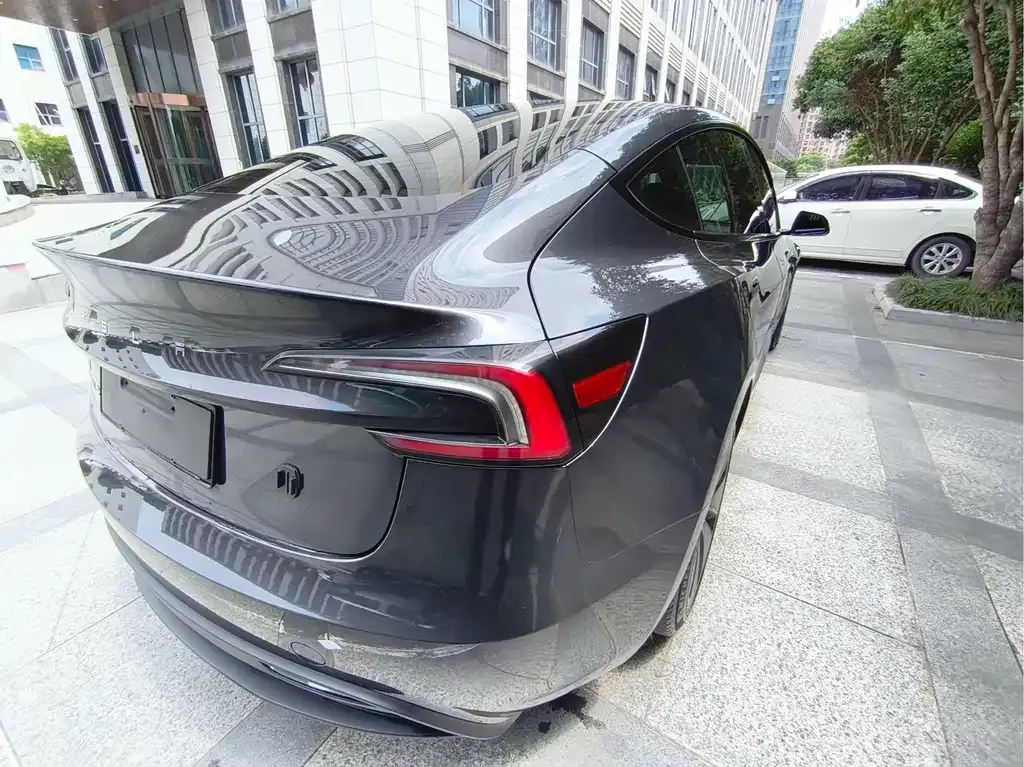 Tesla Model 3 — фото 3