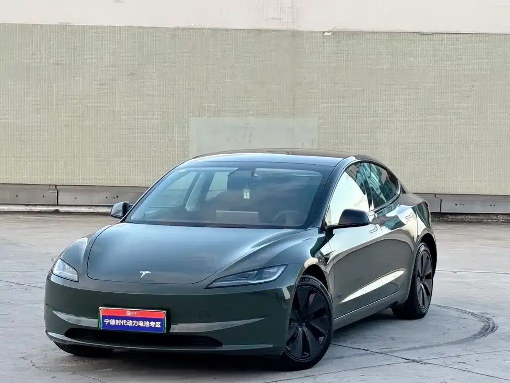 Tesla Model 3 — фото 1