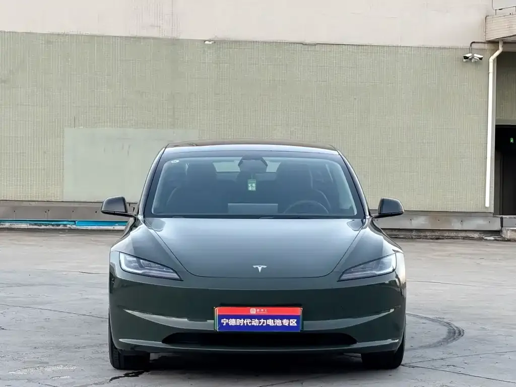 Tesla Model 3 — фото 4