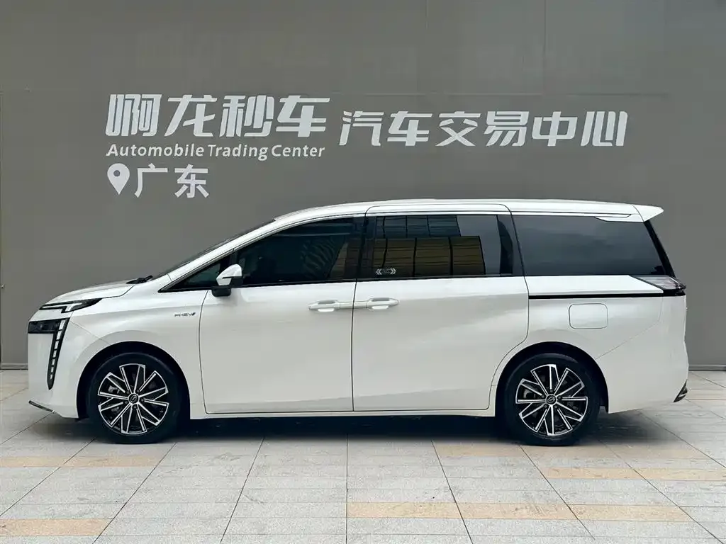 GAC Motor 传祺E8 PHEV — фото 6