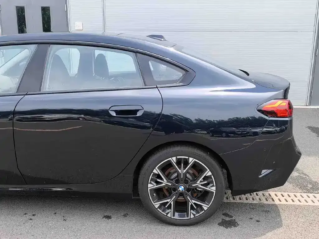 BMW 2 Series 2025 из CN, фото 9