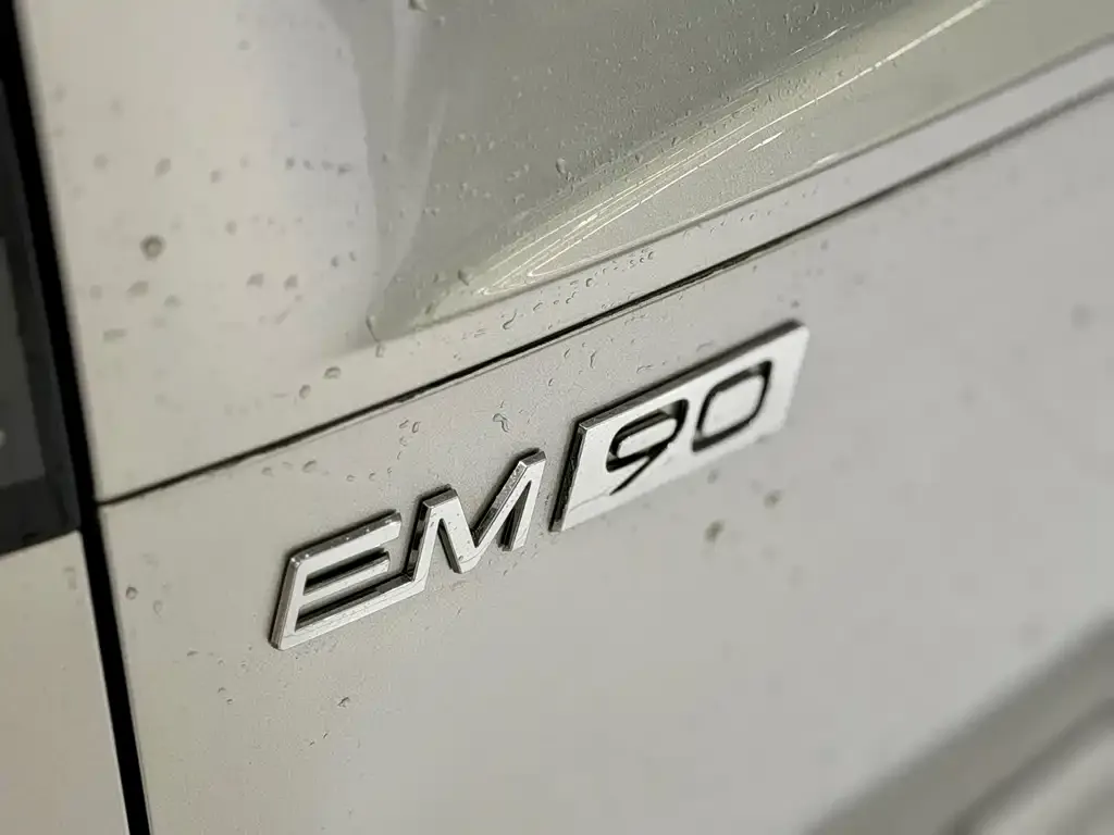 Volvo EM90 — фото 3