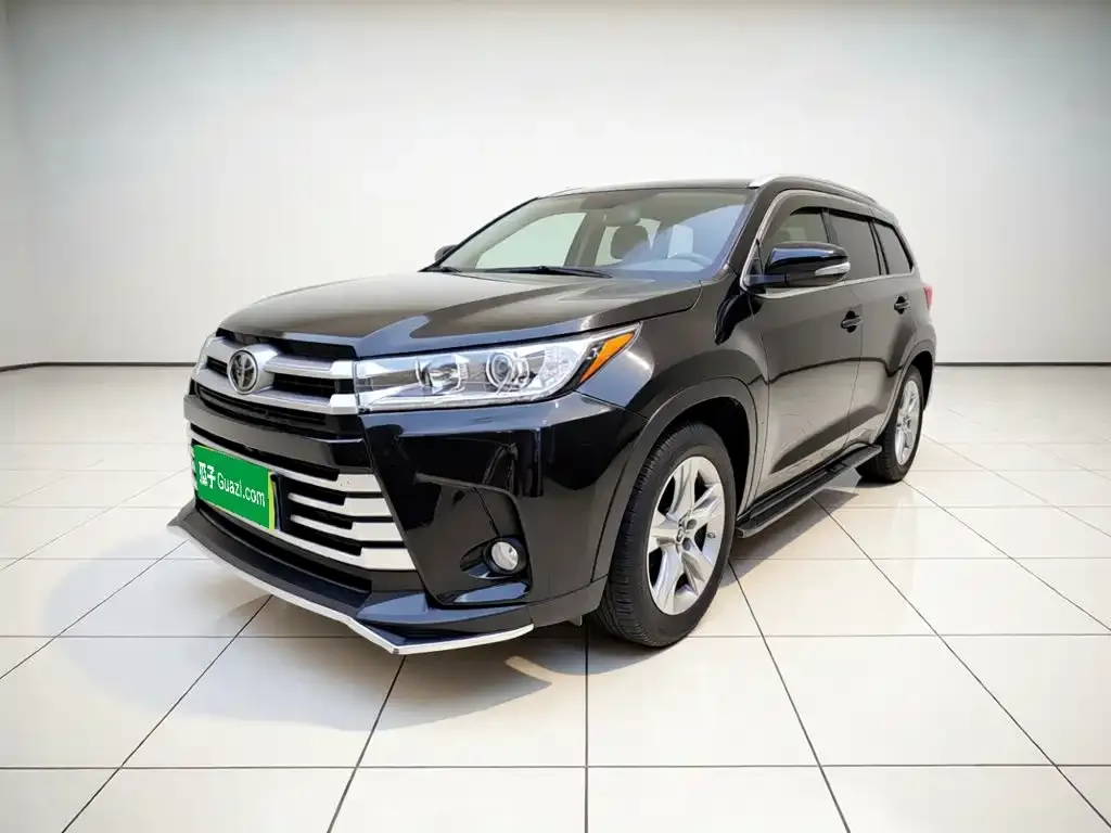 Toyota Highlander — фото 1