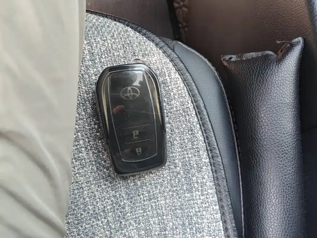 Toyota Highlander — фото 10