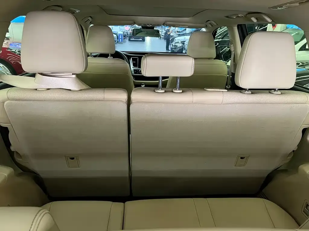 Toyota Highlander — фото 10