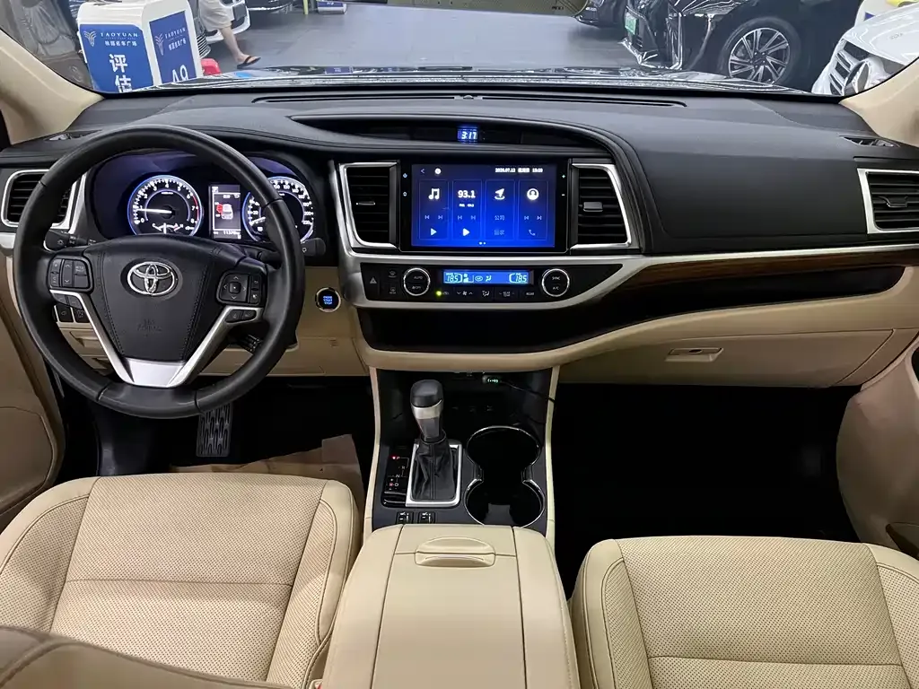 Toyota Highlander — фото 8