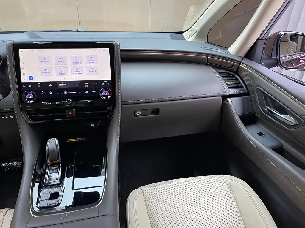 Toyota Alphard — фото 7