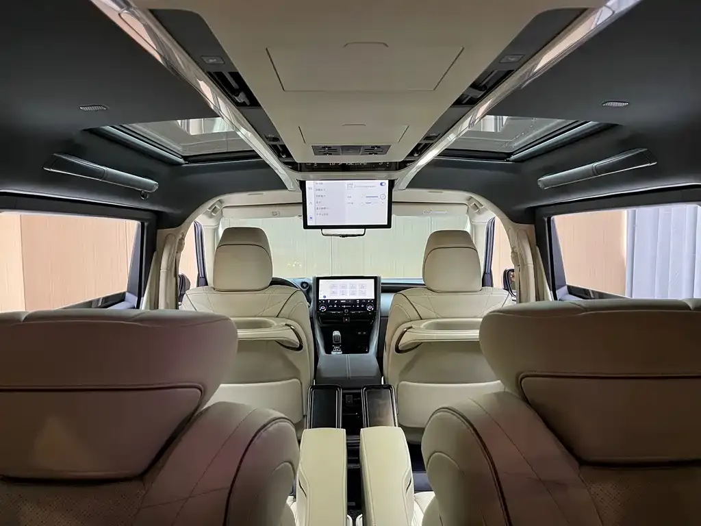 Toyota Alphard — фото 8