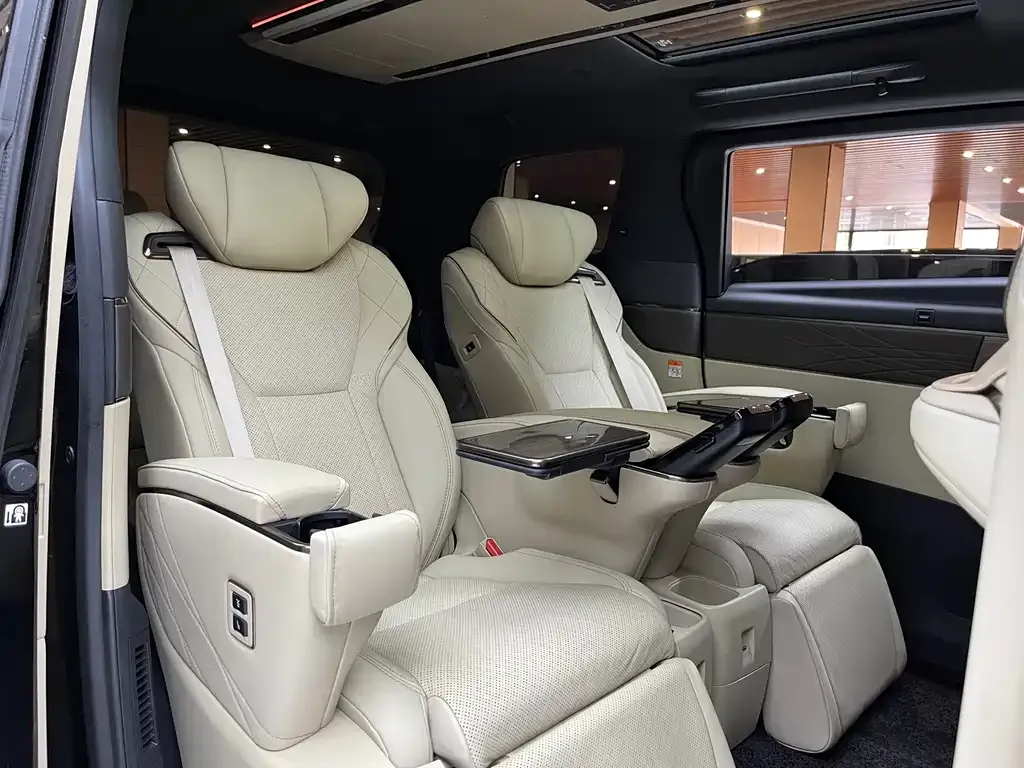 Toyota Alphard — фото 4