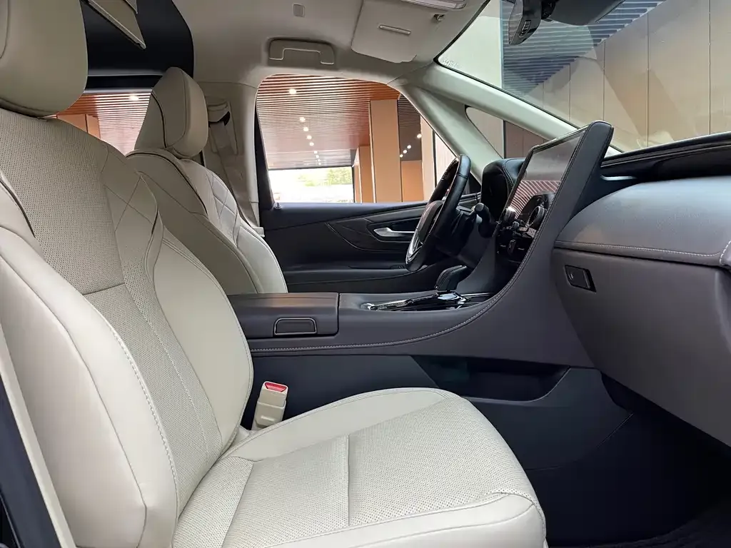 Toyota Alphard — фото 6