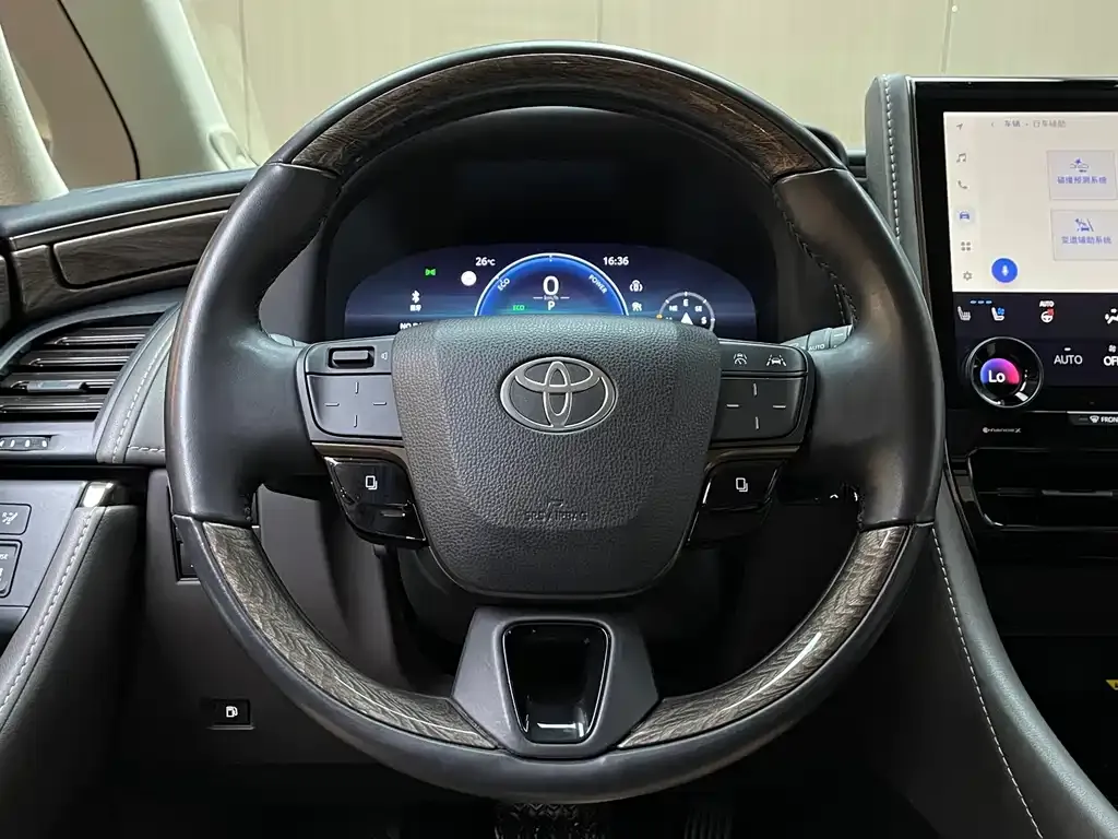 Toyota Alphard — фото 5