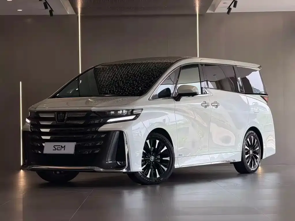 Toyota Vellfire — фото 1