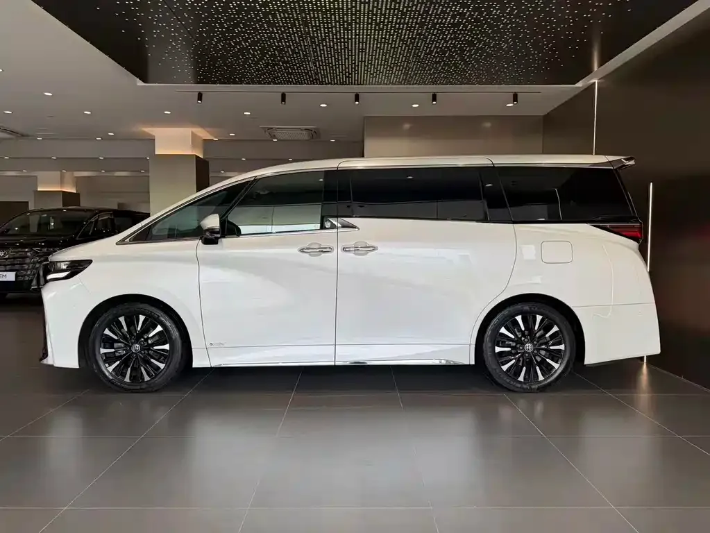 Toyota Vellfire — фото 8