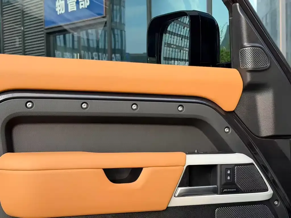 Land Rover Defender — фото 10