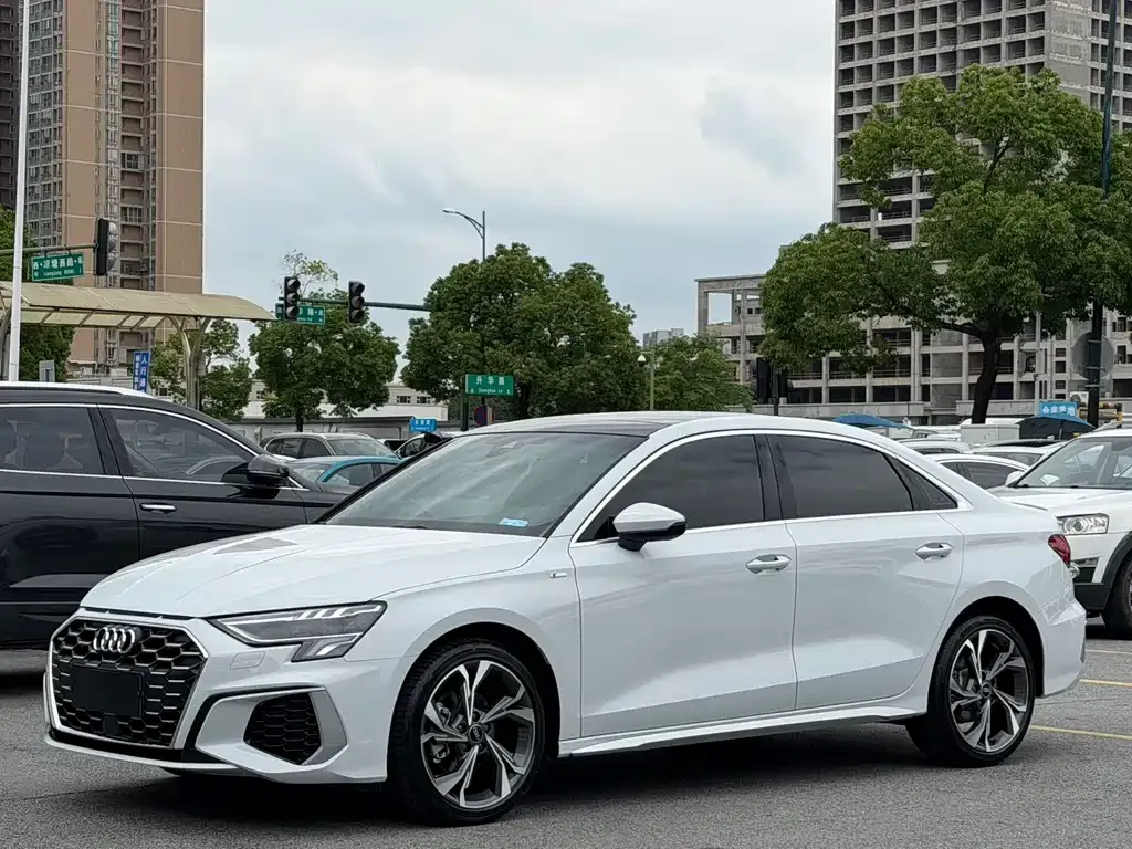 Audi A3 — фото 1