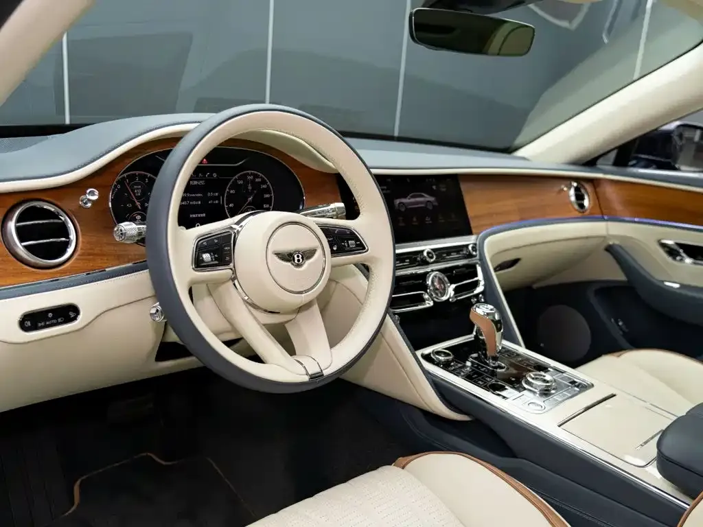 Bentley Flying Spur PHEV — фото 9