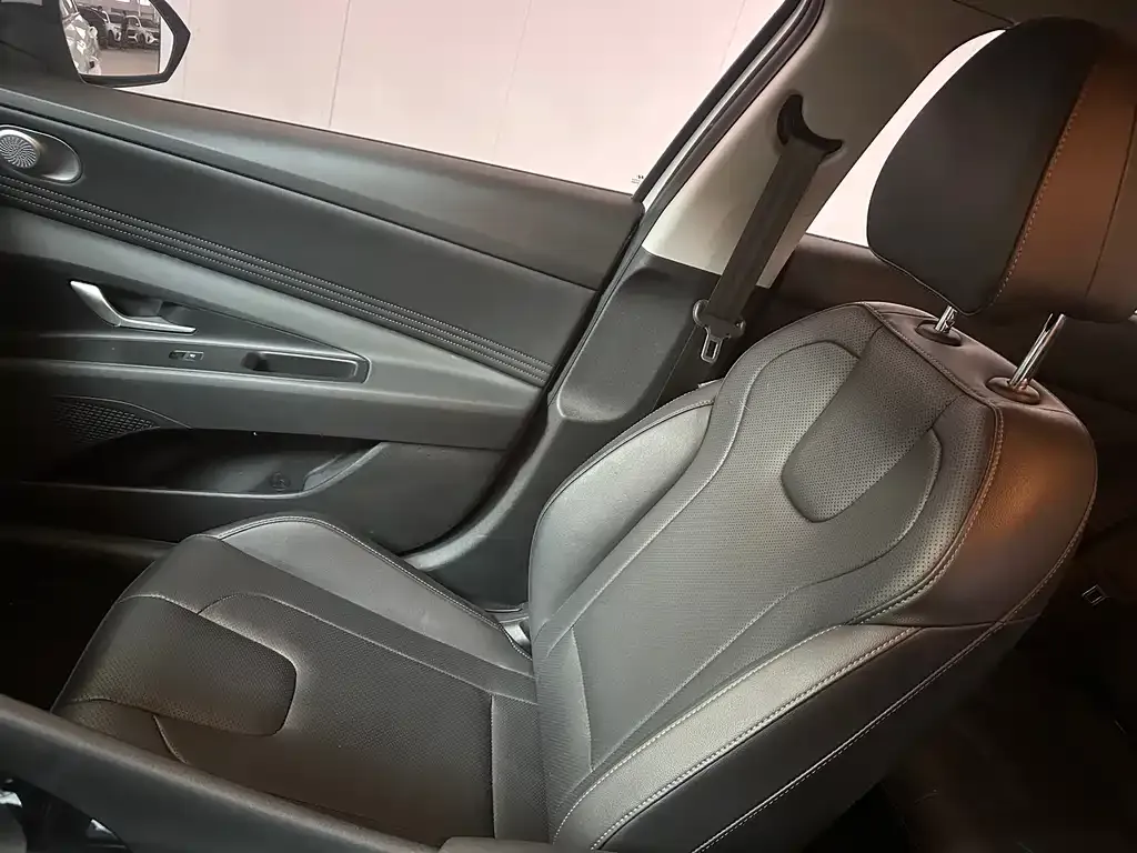 Hyundai Elantra — фото 9