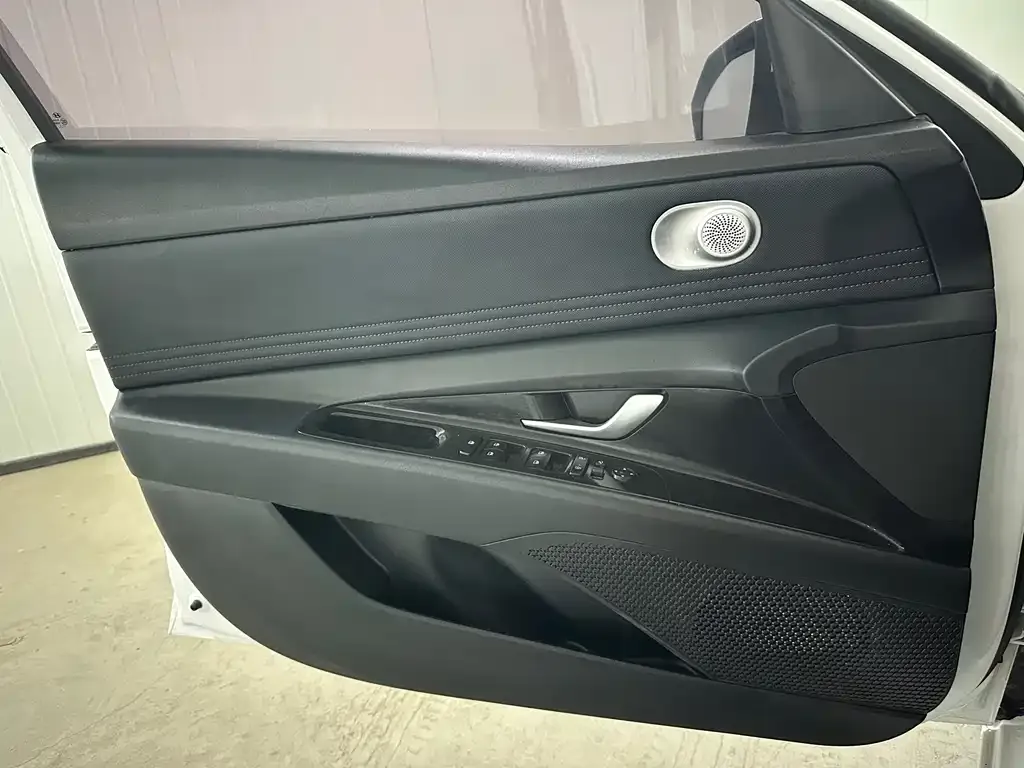 Hyundai Elantra — фото 7