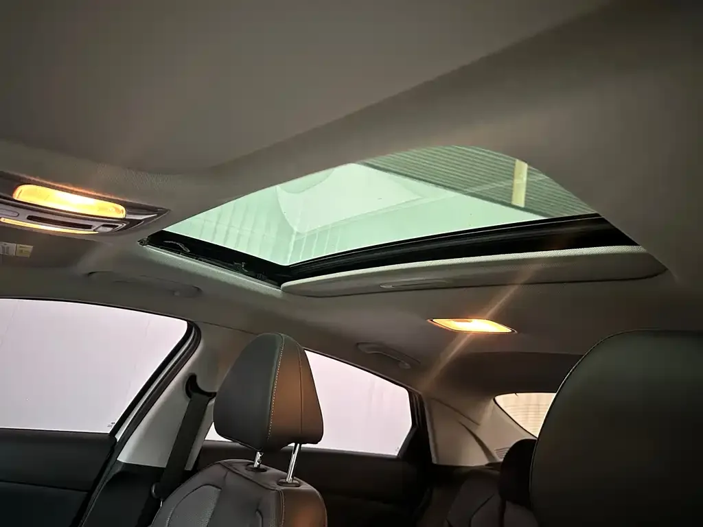 Hyundai Elantra — фото 3