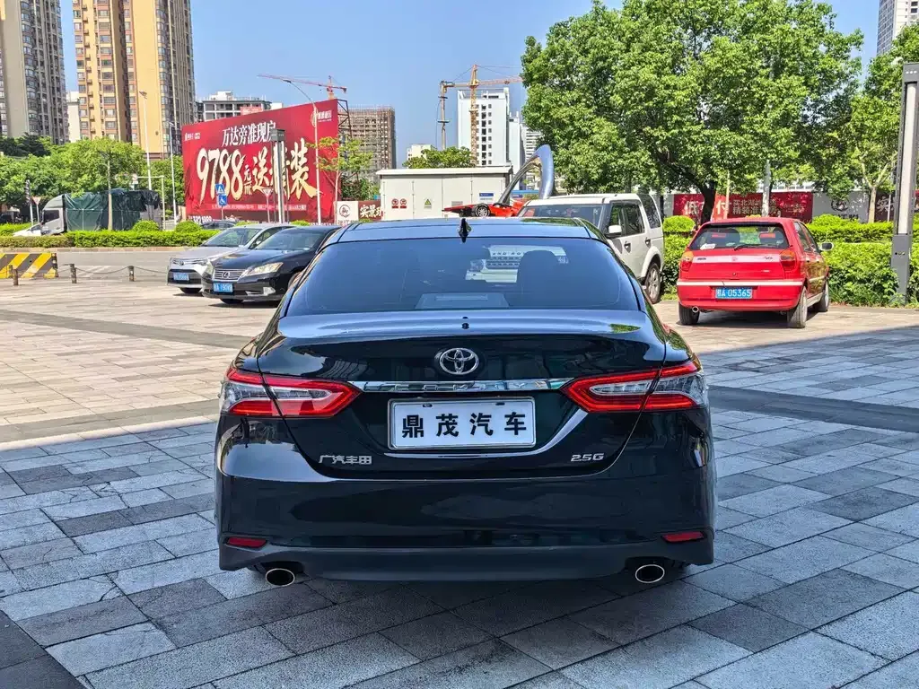 Toyota Camry — фото 8