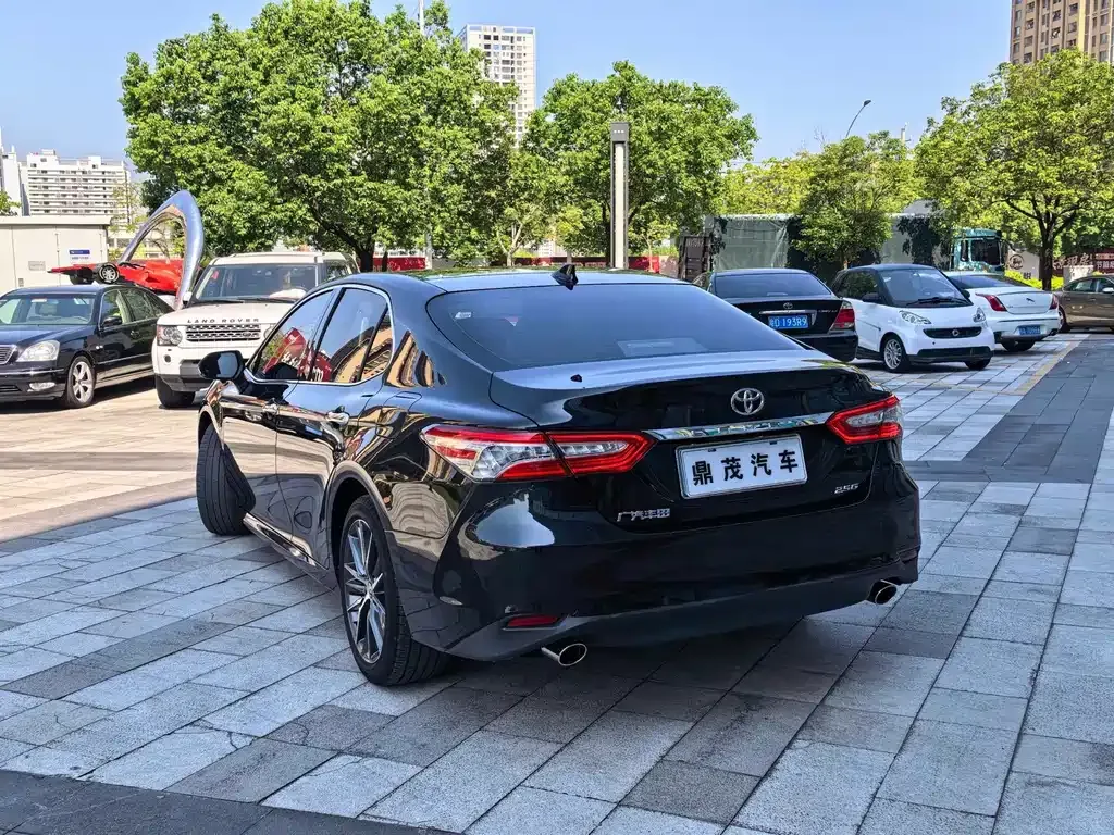 Toyota Camry — фото 10