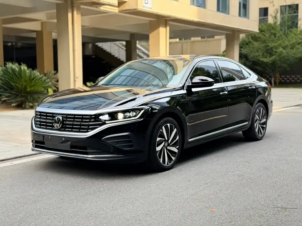 Volkswagen Passat — фото 1