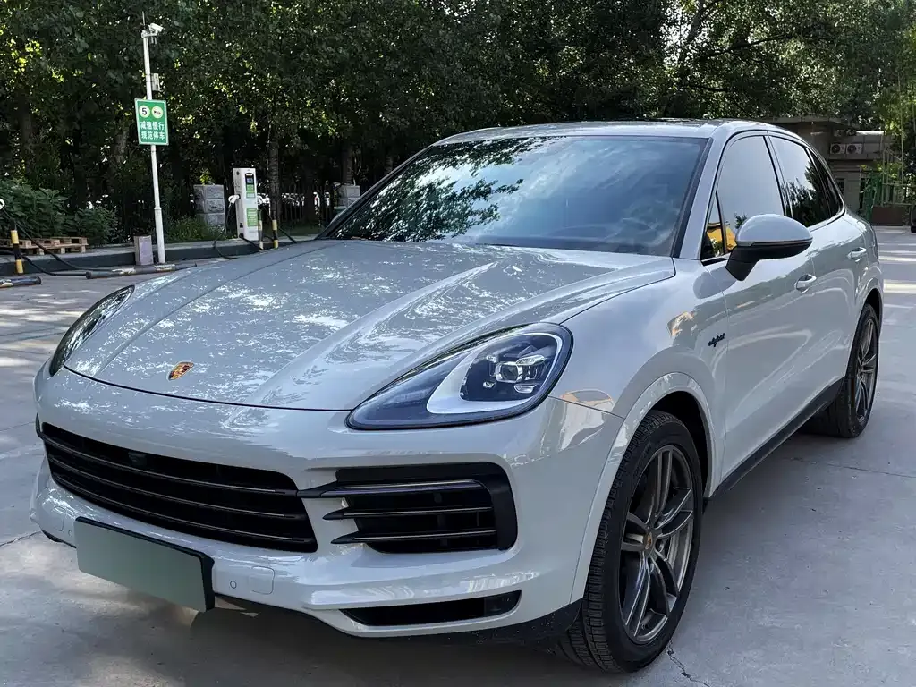 Porsche Cayenne Hybrid — фото 1