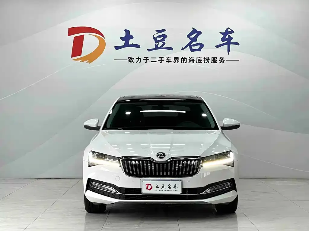 Skoda Superb — фото 8