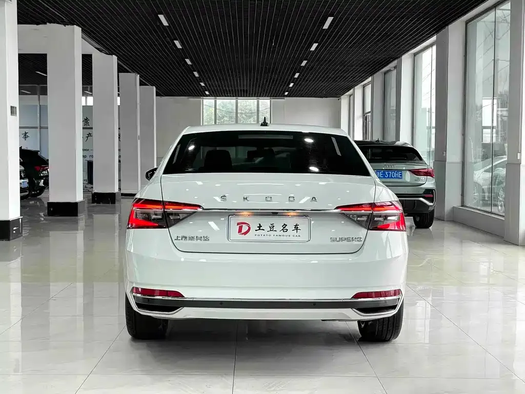 Skoda Superb — фото 4