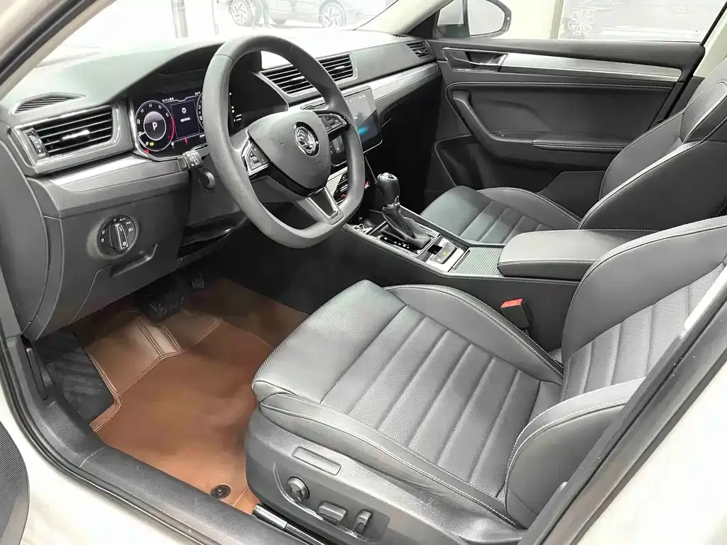 Skoda Superb — фото 7