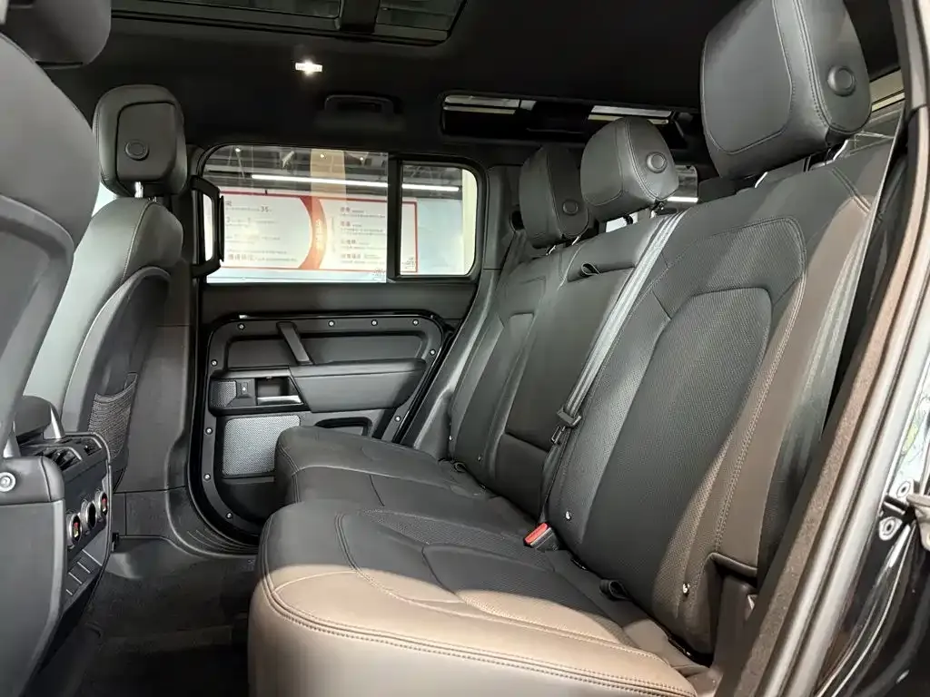 Land Rover Defender — фото 10