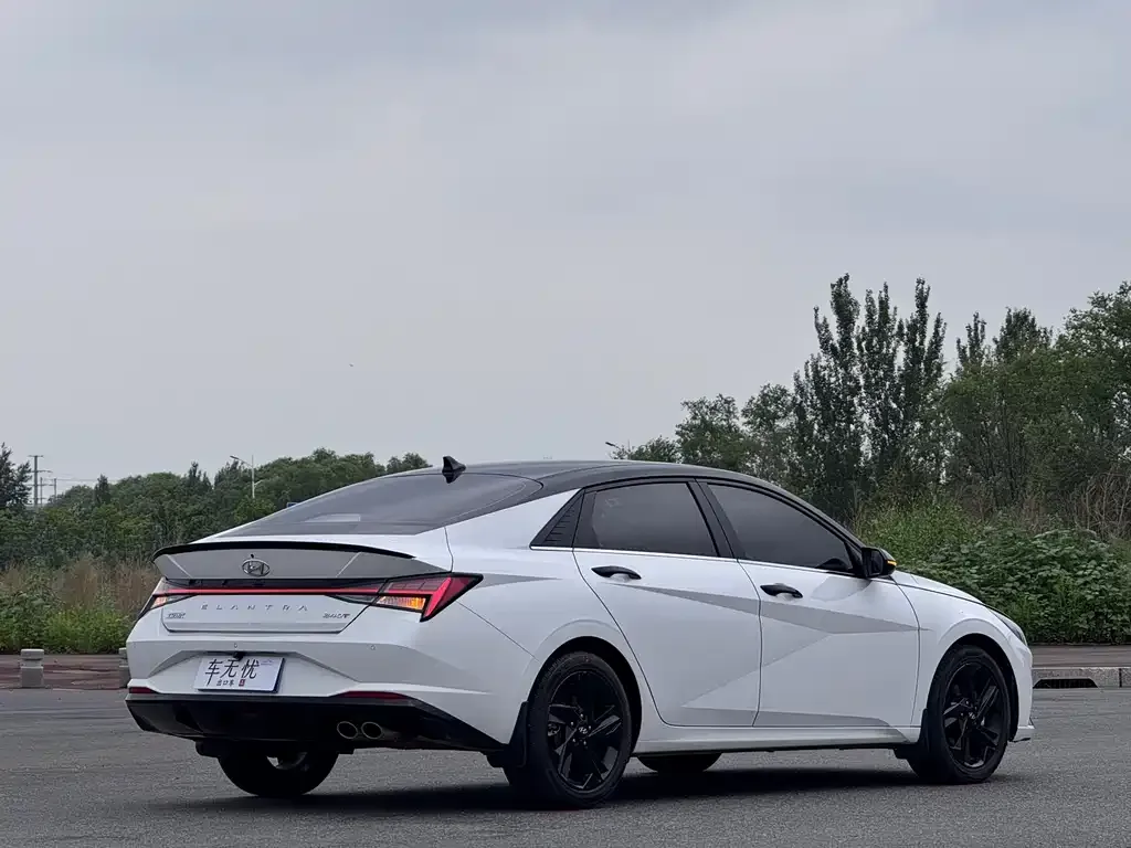 Hyundai Elantra — фото 2