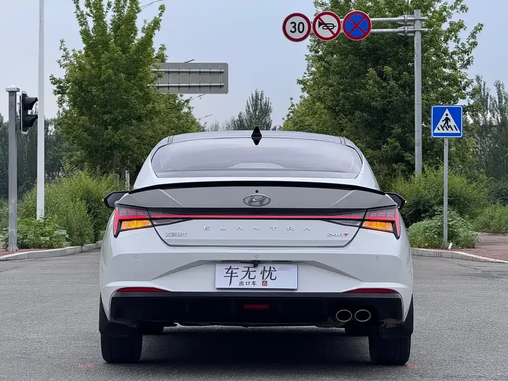 Hyundai Elantra — фото 10