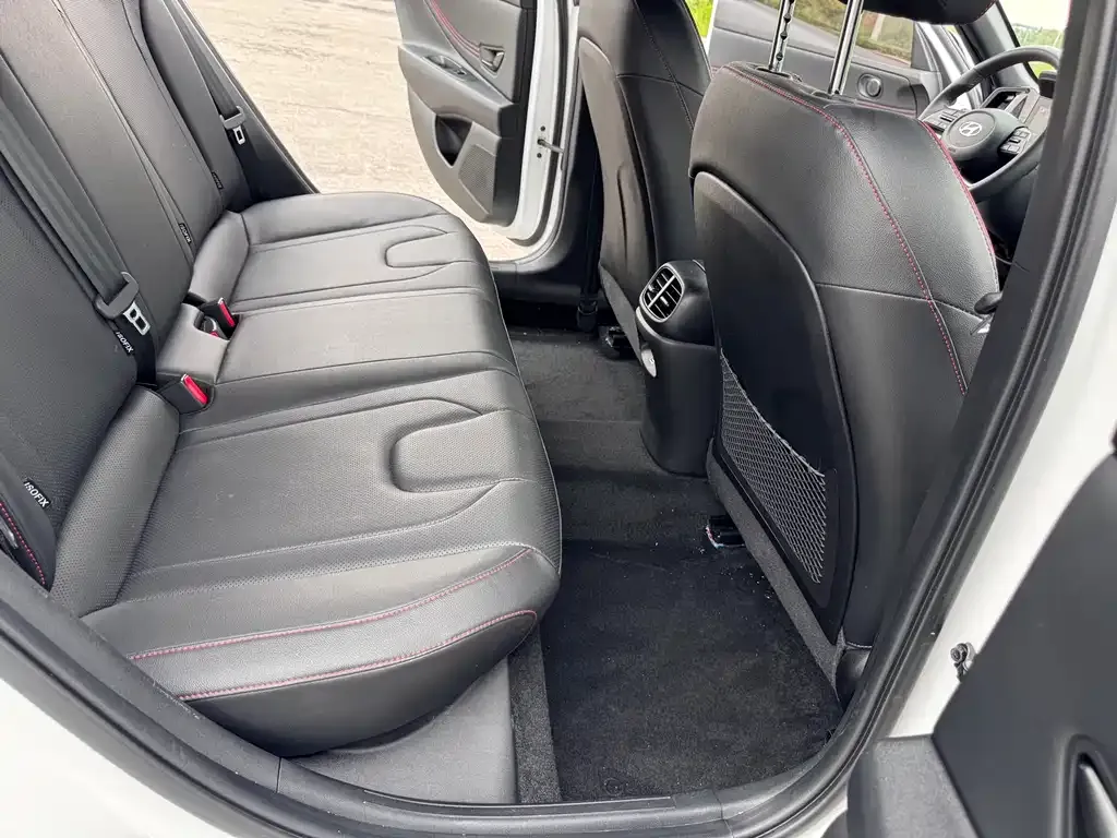 Hyundai Elantra — фото 4