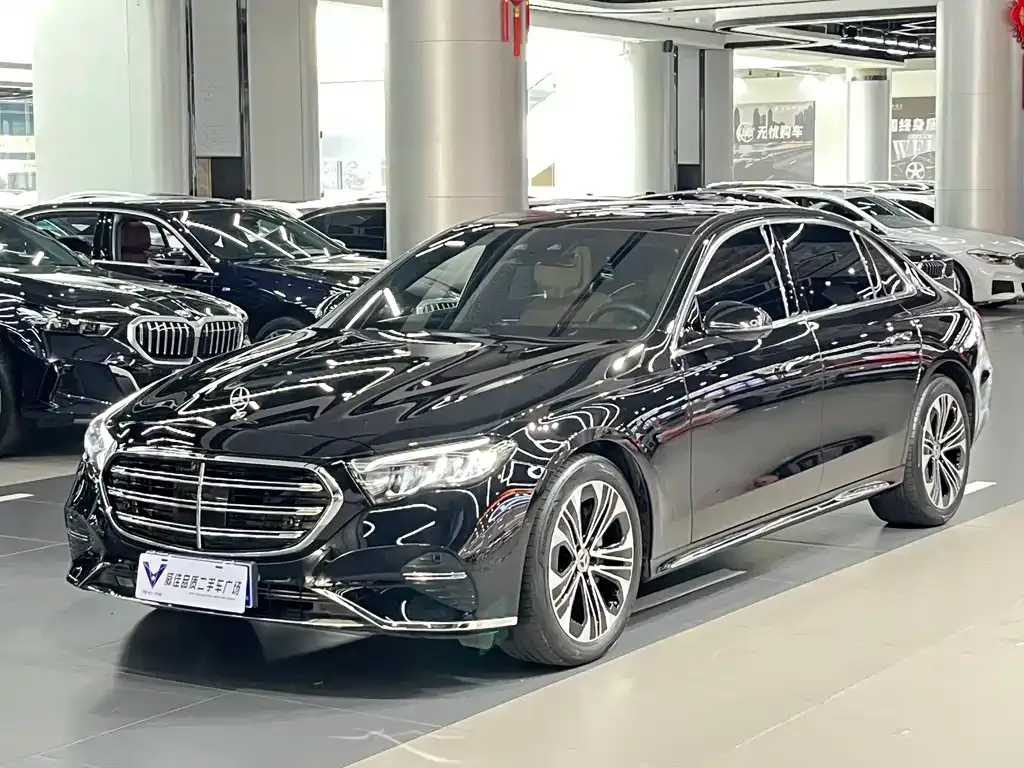 Mercedes-Benz E-Class — фото 1
