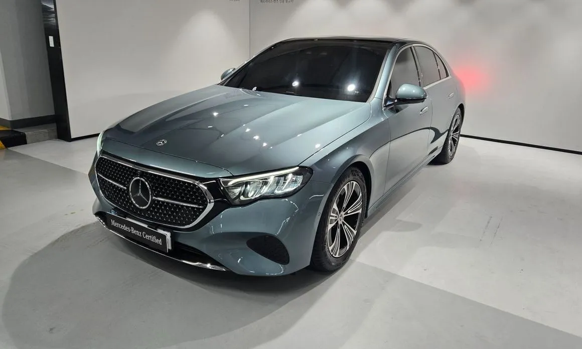 Mercedes-Benz E-Class — фото 1