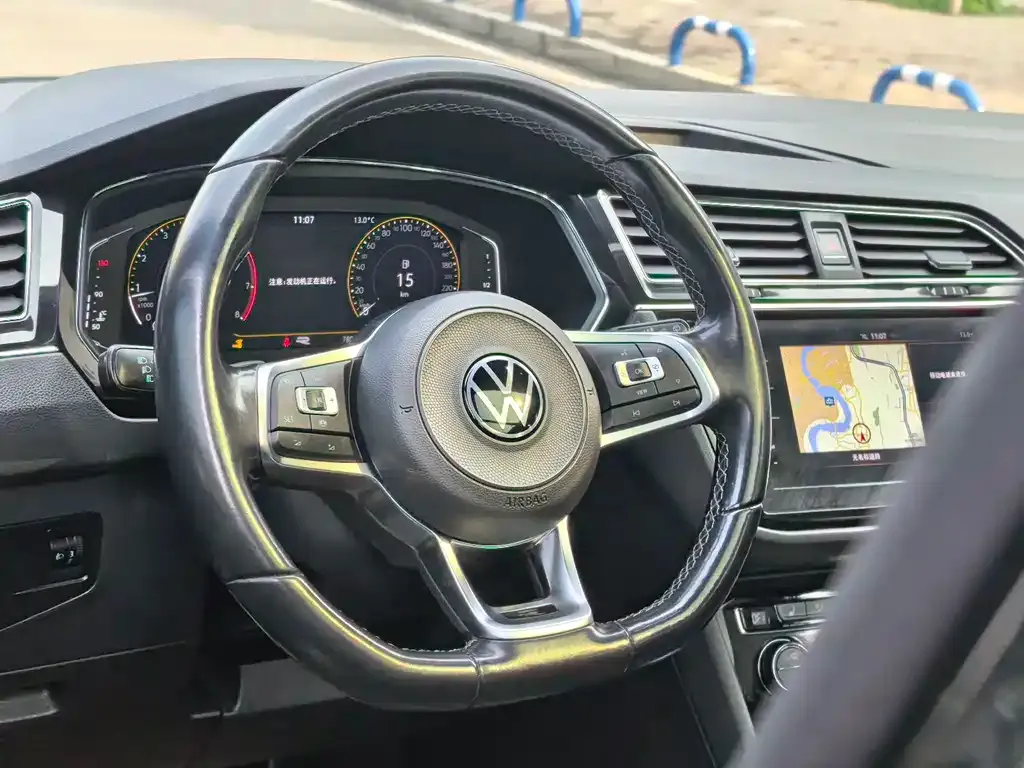 Volkswagen Tiguan L — фото 3