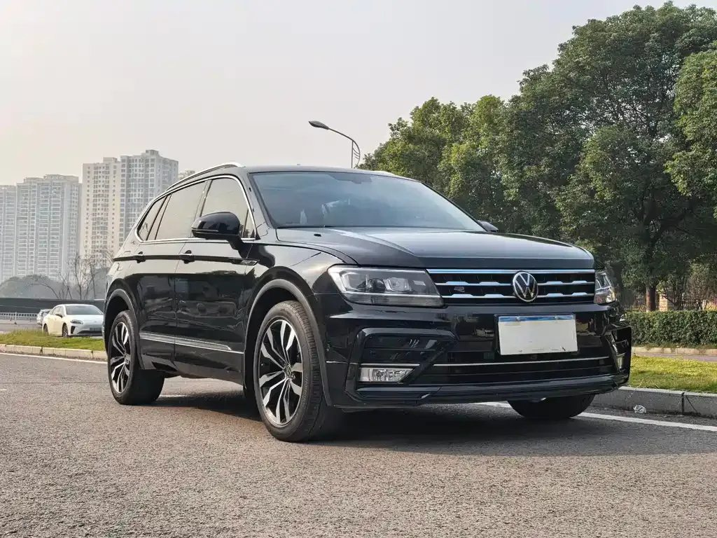 Volkswagen Tiguan L — фото 7