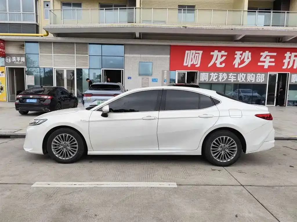 Toyota Camry — фото 7
