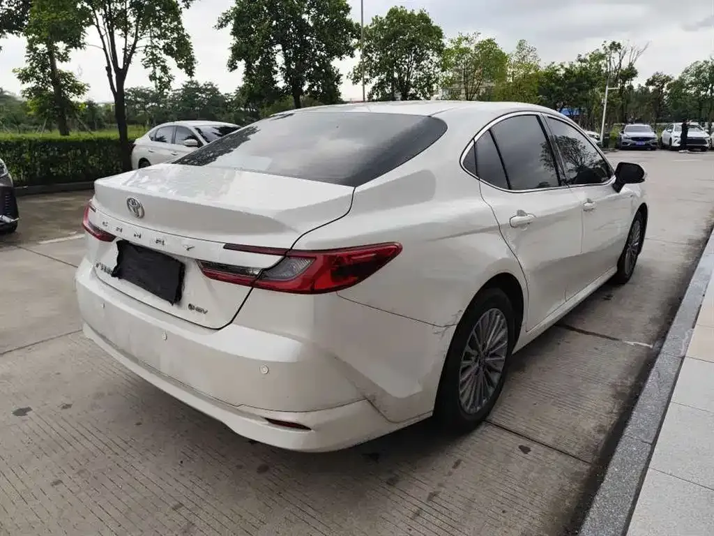 Toyota Camry — фото 9